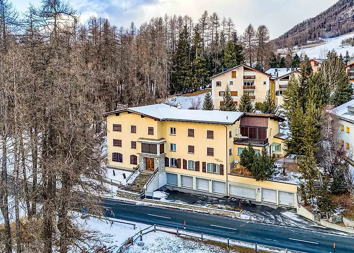 Luxury St Moritz بونتريسنا